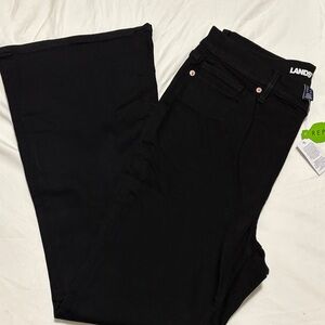 Lands' End Women's Black Flare Jeans size 14
30” inseam nwt